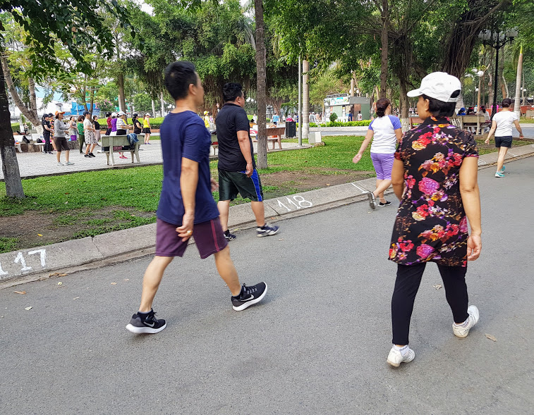 Thoát vị đĩa đệm có nên đi bộ không